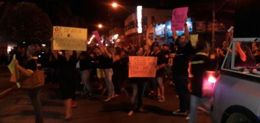 Servidores municipais realizam protesto por aumento salarial em Presidente Venceslau Servidores municipais realizam protesto por aumento salarial em Presidente Venceslau